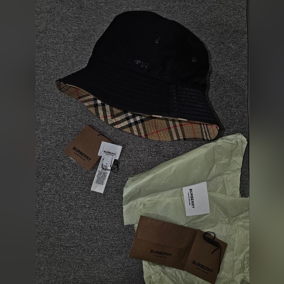 Burberry Nylon Reversible Bucket Hat - Picture 5 of 6